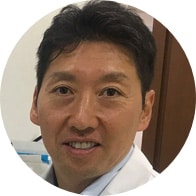 Dr. Hideki Koyasu, Neurochirurg und Leiter von KOYASU scannt schneller mit Philips Compressed SENSE.