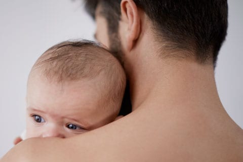 Reflux bei Babys: Symptome und Therapien