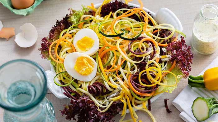 Spiralförmiger Regenbogen-Salat