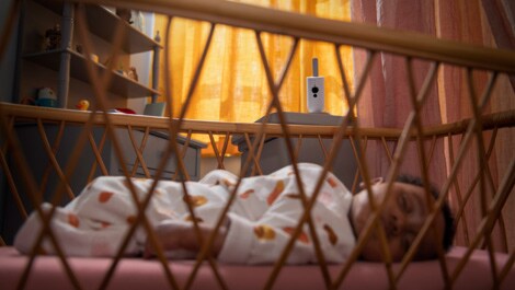 Immer und überall im Blick: Mit dem neuen Philips Avent Connected Videophone sicher in Verbindung