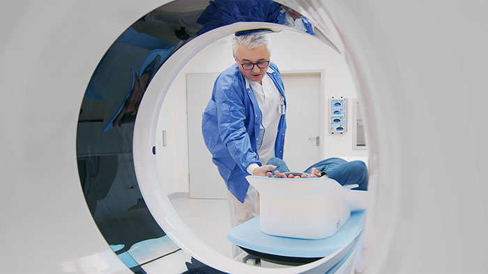 Philips stellt auf dem #ECR2024 neuen KI-fähigen CT-Scanner für sicherere Diagnosen zu geringeren Kosten vor